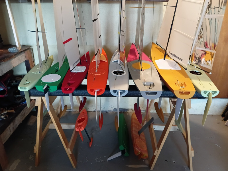 Un velero RC Racing Sparrow 760 impreso en 3D