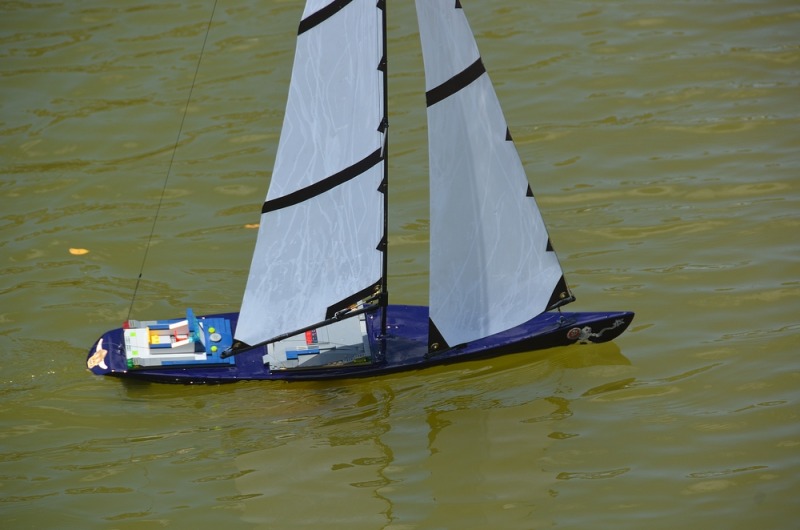 RC Yacht - LegoC 750,